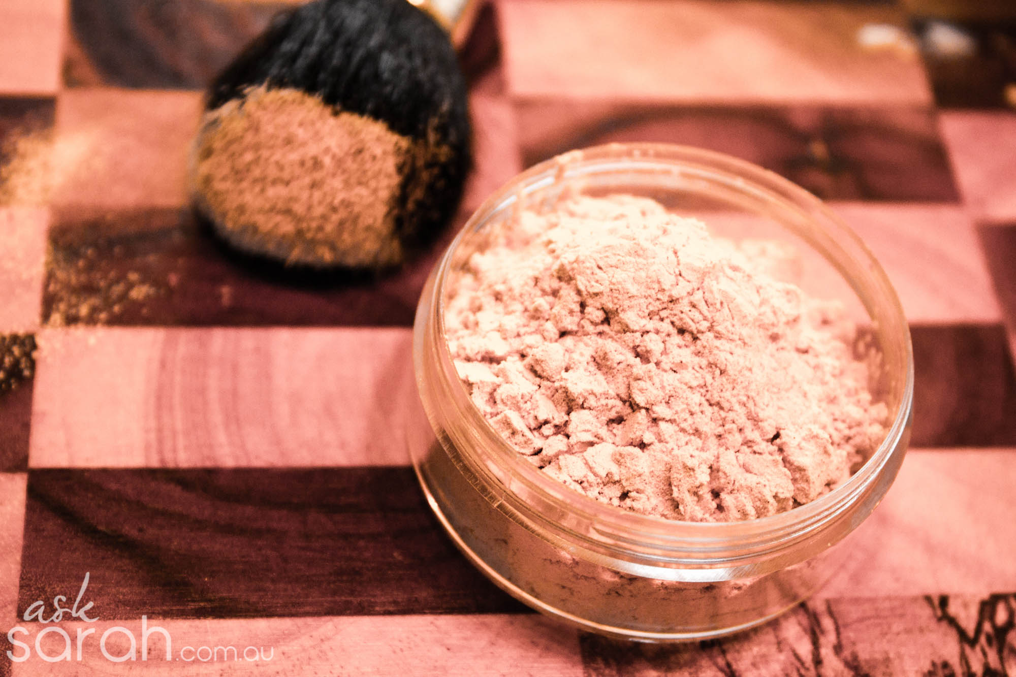 Tip: DIY Finishing Face Powder 