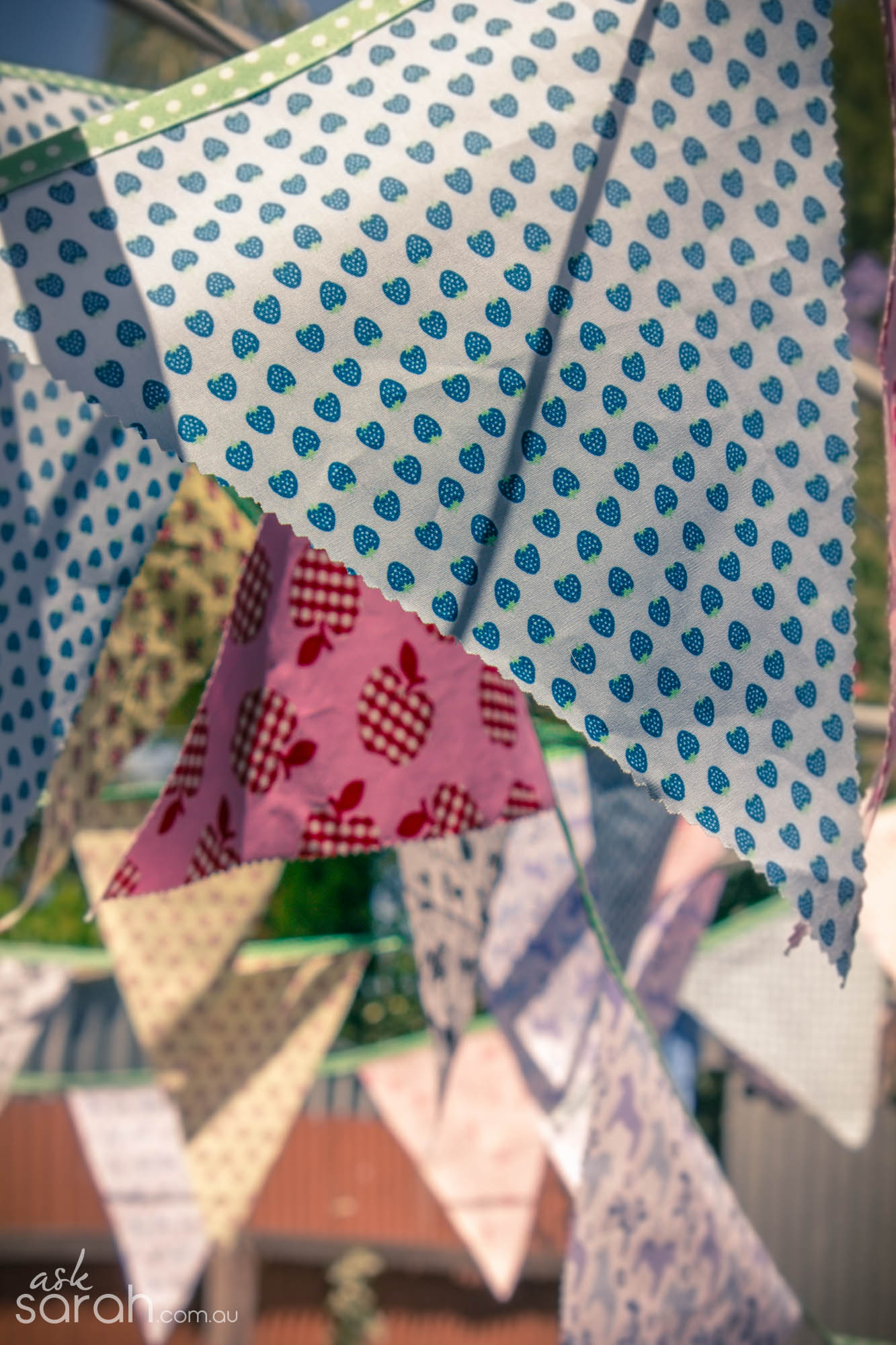 DIY Fabric Bunting Tutorial {Free Pattern & Tips For Making Tons, Heaps, Lots, Metres, Yards, Insane Amounts!}